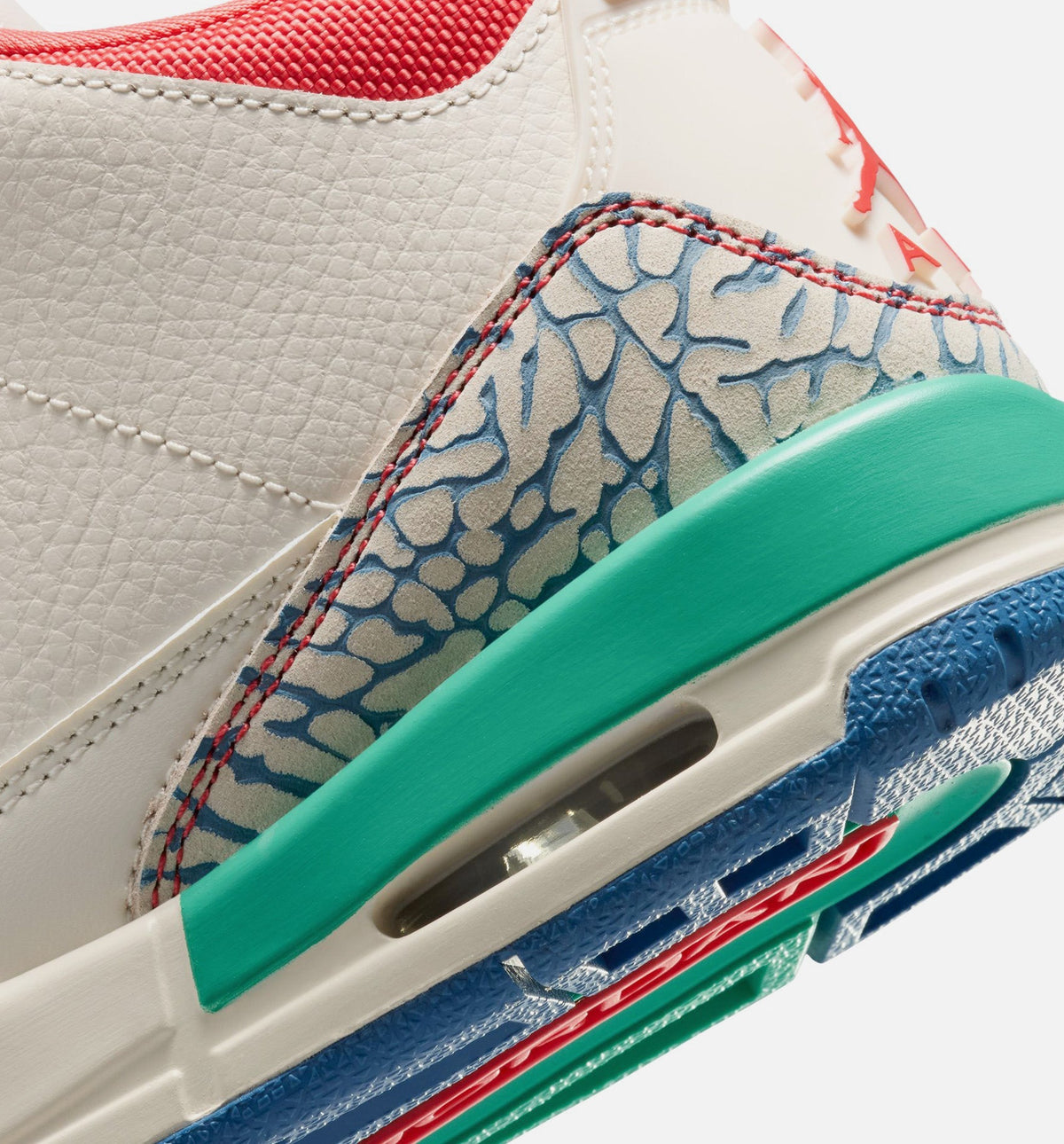 Air Jordan 3 Retro "Play Your Way" Big Kids' Shoe – Chalk/Track Red/True Blue/Kinetic Green